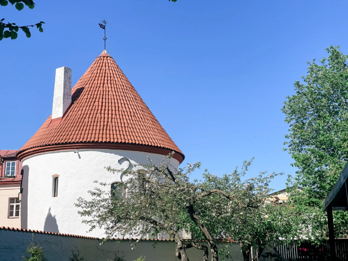 Punane Torn, Estonia